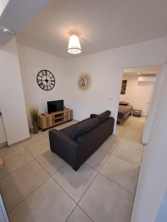 Logement Cosy T2, Centre Ville De Saint-Pierre מראה חיצוני תמונה